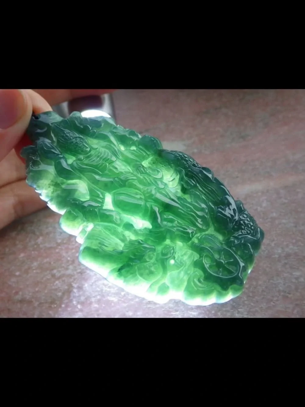 Exquisite carved jadeite jade green certificate guanyin kwan yin dragon pendant
